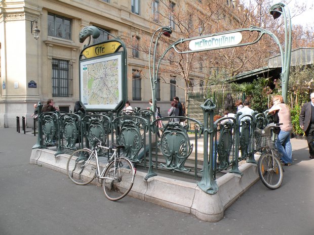  Bouche de Métro Cité